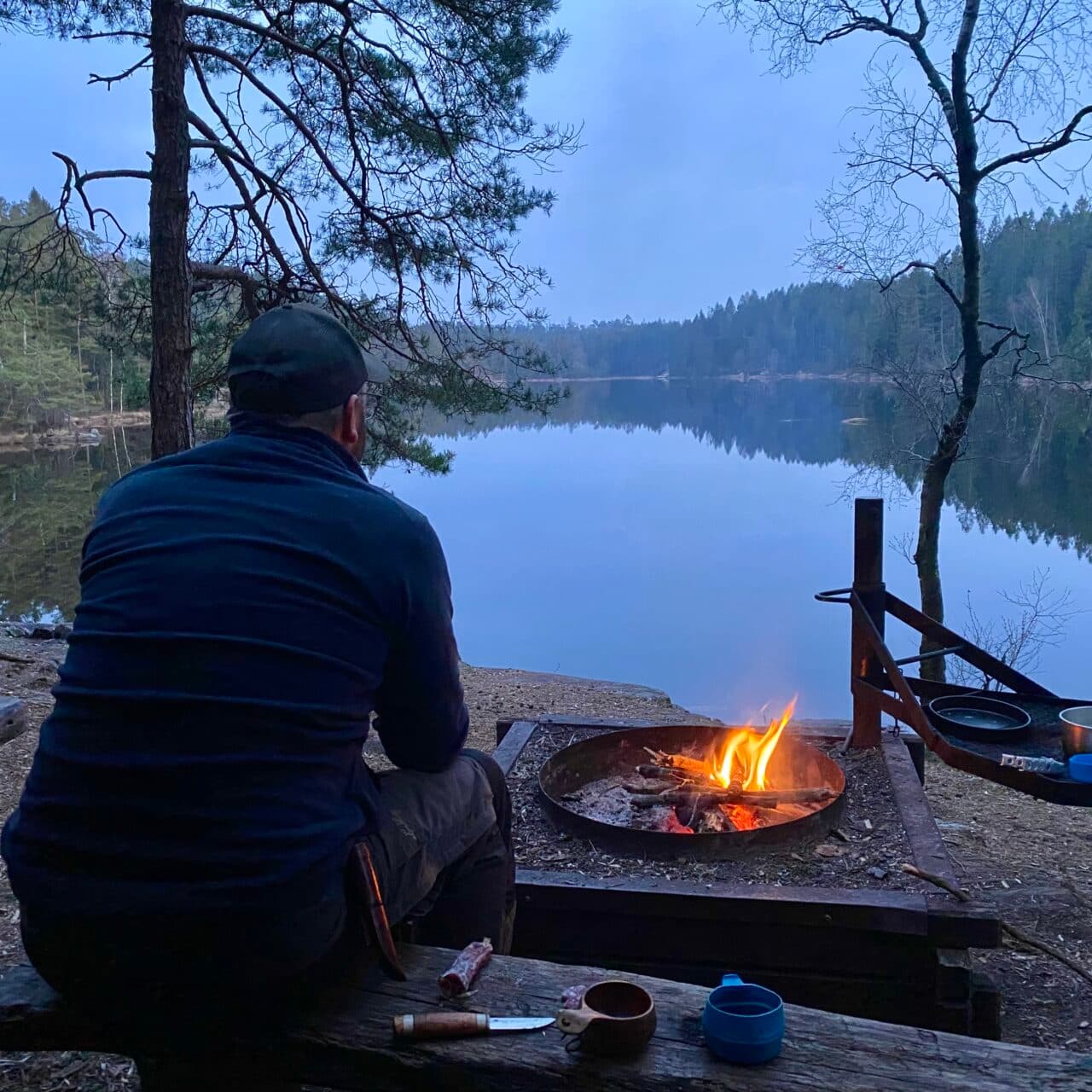Kvällsmys vid lägerelden