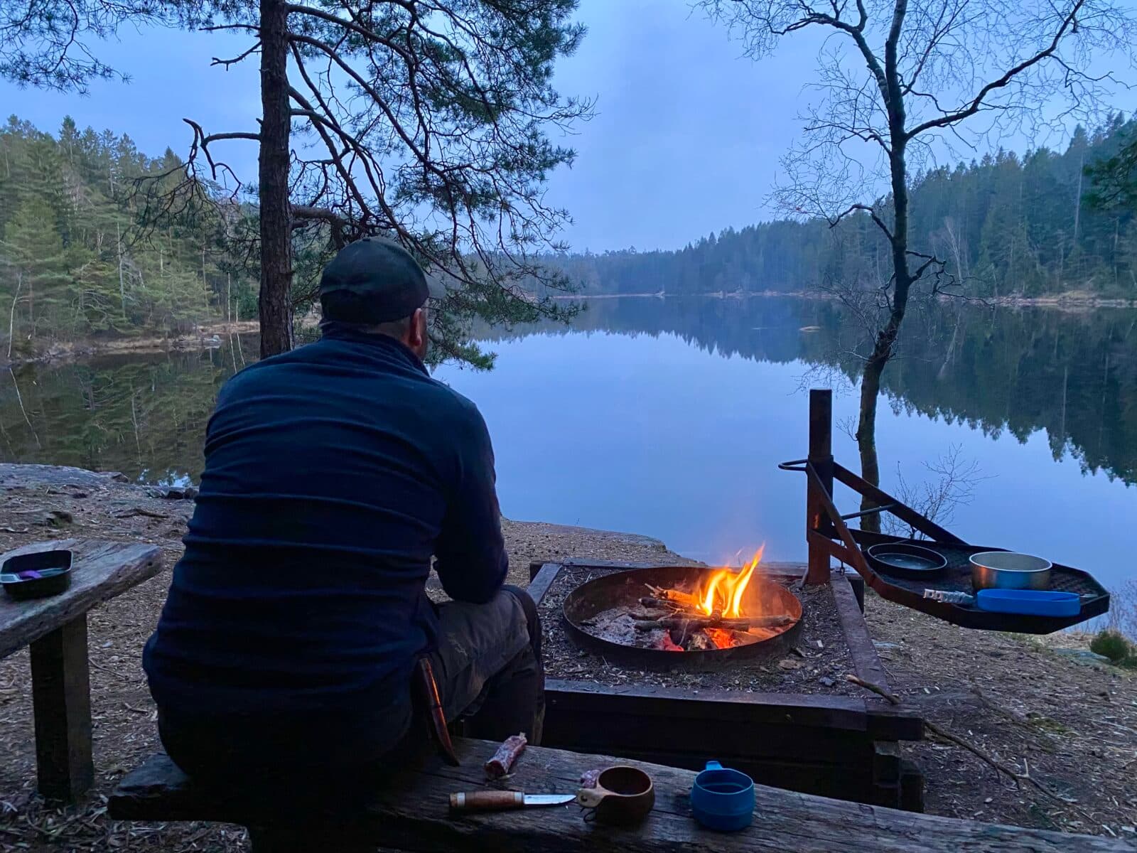 Kvällsmys vid lägerelden