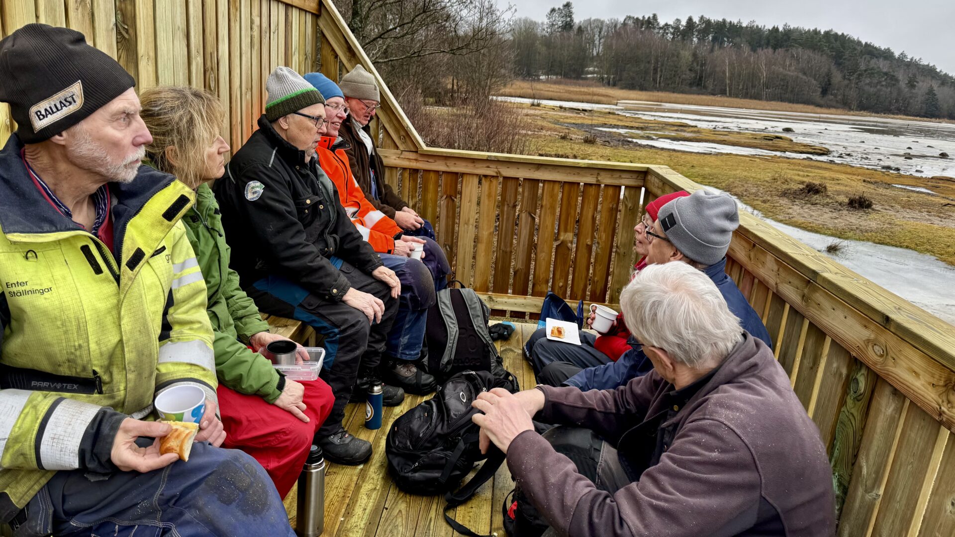 Fika på bänken